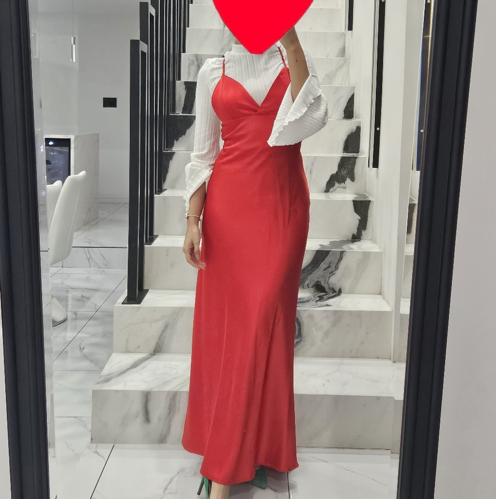 Maxi satin red dress